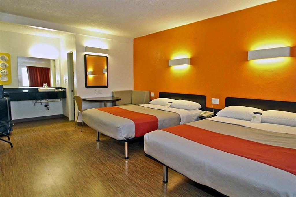 Motel 6-Long Beach, Ca - International City Room photo